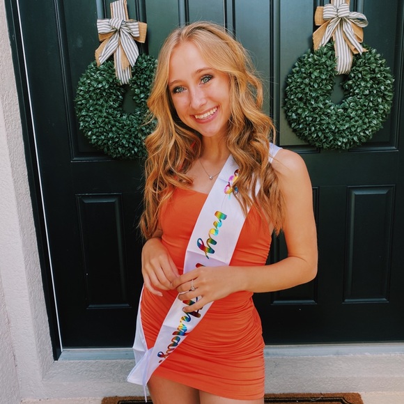 Meet your Posher, Caroline - Picture 1 of 1